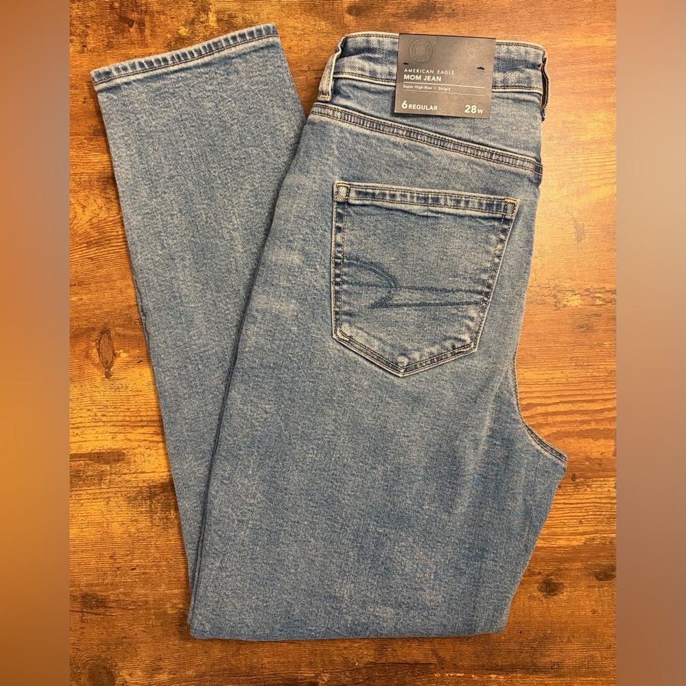 NWT American Eagle Strigid Ripped Mom Jeans in color-blown-out blue shade. - Picture 8 of 8